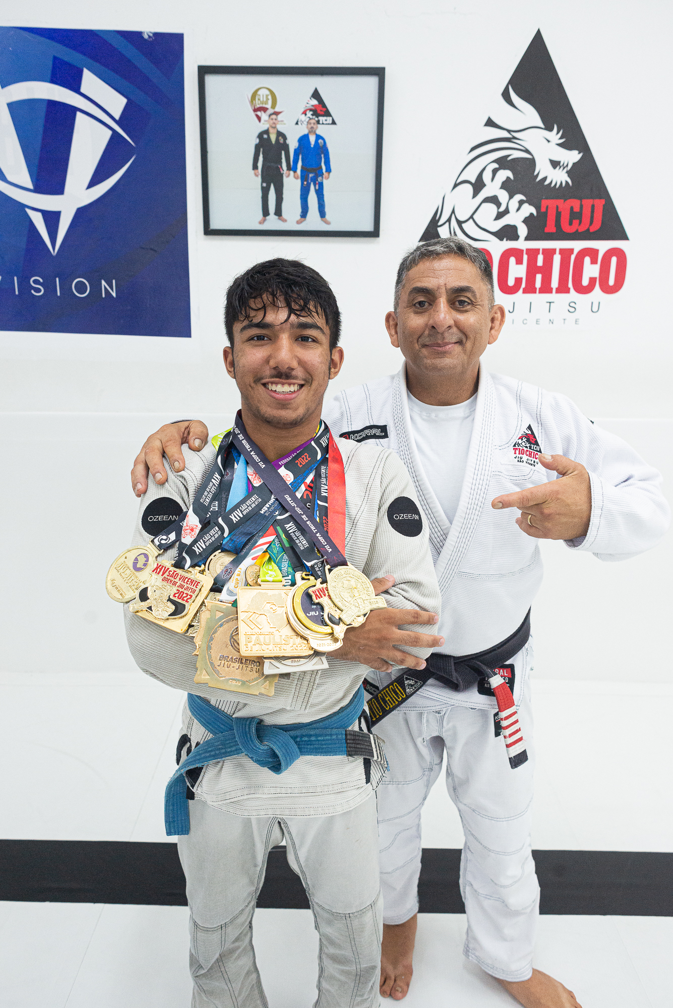 Jovem atleta da Tio Chico Jiu-Jitsu com diversas medalhas conquistadas