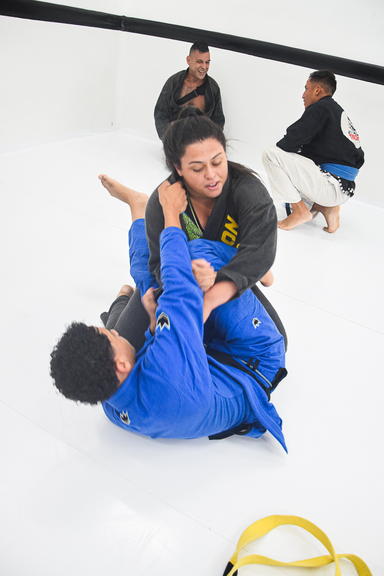 Aluna treinando Jiu-Jitsu durante aula na Tio Chico